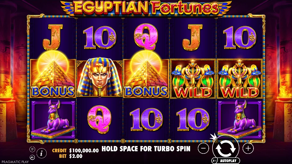 Templo de Egyptian Fortunes con faraón, dioses, ankhs y tres pirámides doradas