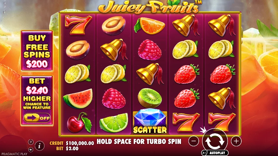 Pantalla de la tragamonedas Juicy Fruits con fresas, limones y sietes en una matriz 5×5